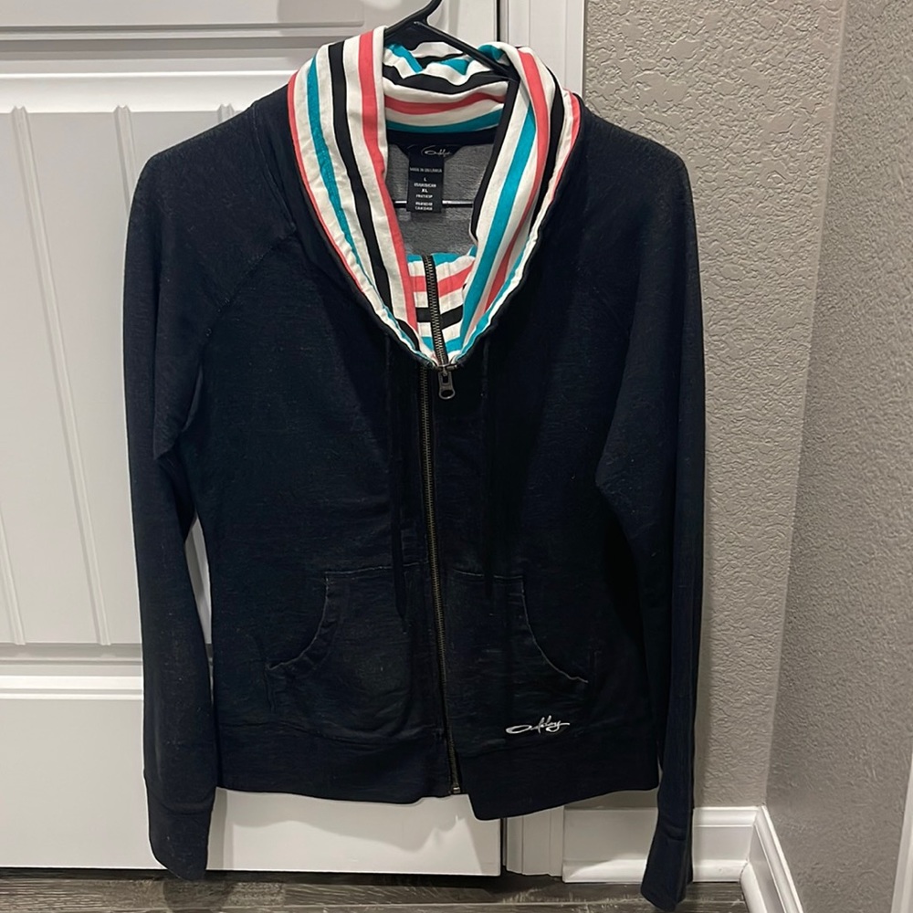 Oakley Women’s zip up, large